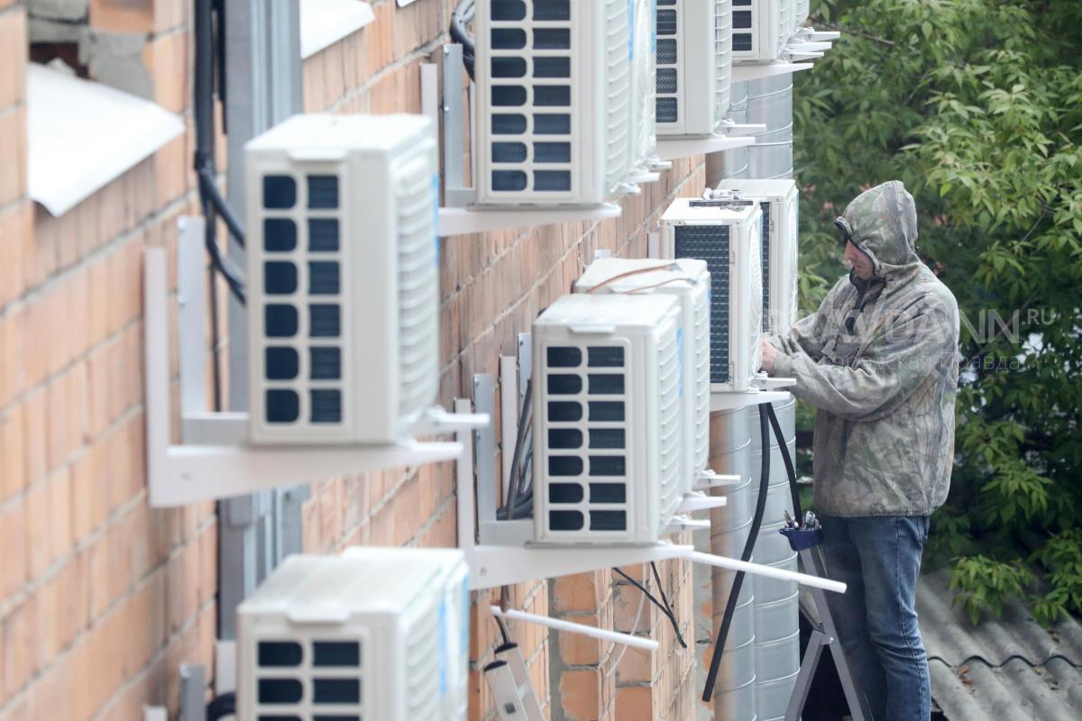 За несогласованную установку кондиционера на фасаде может грозить штраф